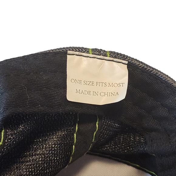 Ariat Men's Snapback Hat Black with Gray and Green Pre Owned Condition - Picture 3 of 8